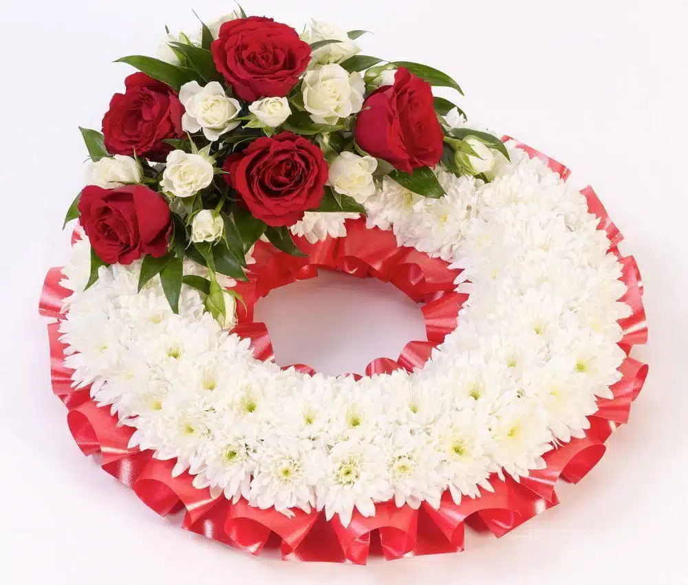 Traditional Wreath White And Red